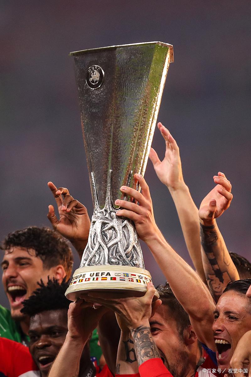 包含勒沃库森训练开放日，赛前手感冰凉引欢呼，德国杯在即，球探报告显示潜力的词条